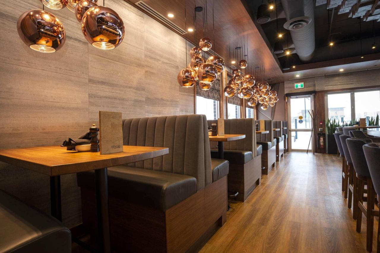 Sandman Signature Sherwood Park Hotel Екстер'єр фото
