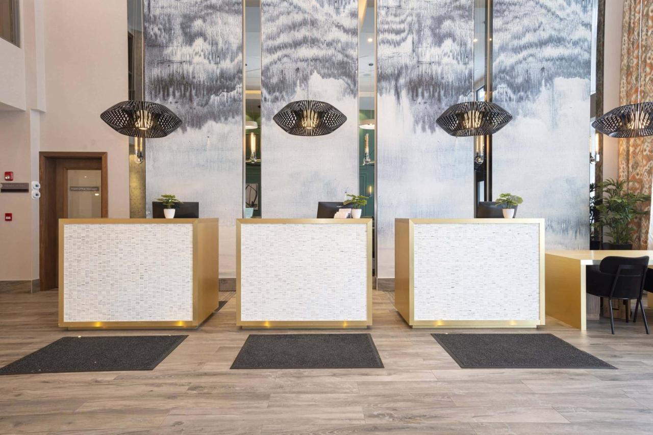 Sandman Signature Sherwood Park Hotel Екстер'єр фото
