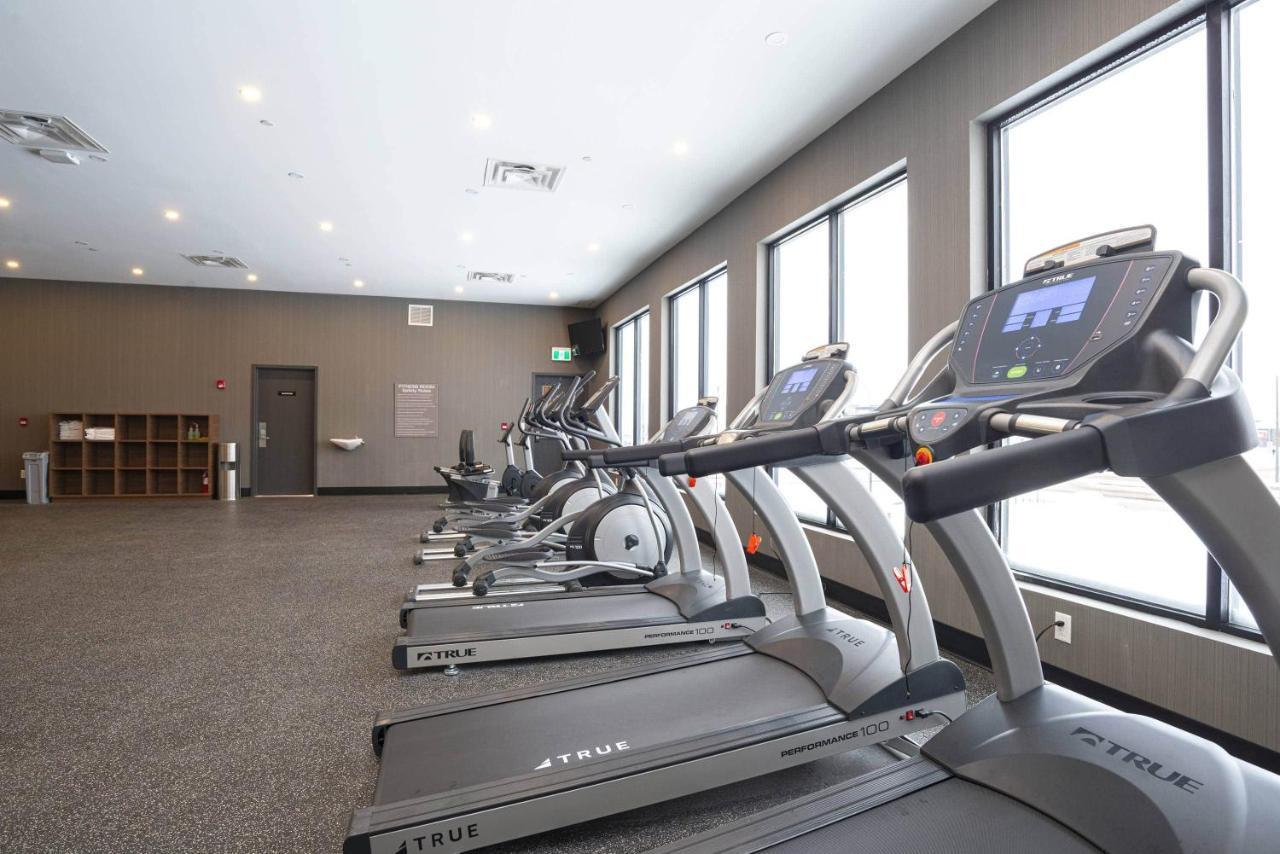 Sandman Signature Sherwood Park Hotel Екстер'єр фото