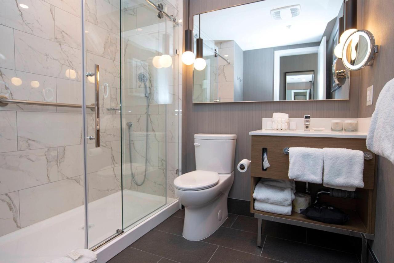 Sandman Signature Sherwood Park Hotel Екстер'єр фото