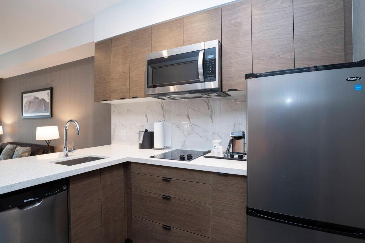 Sandman Signature Sherwood Park Hotel Екстер'єр фото