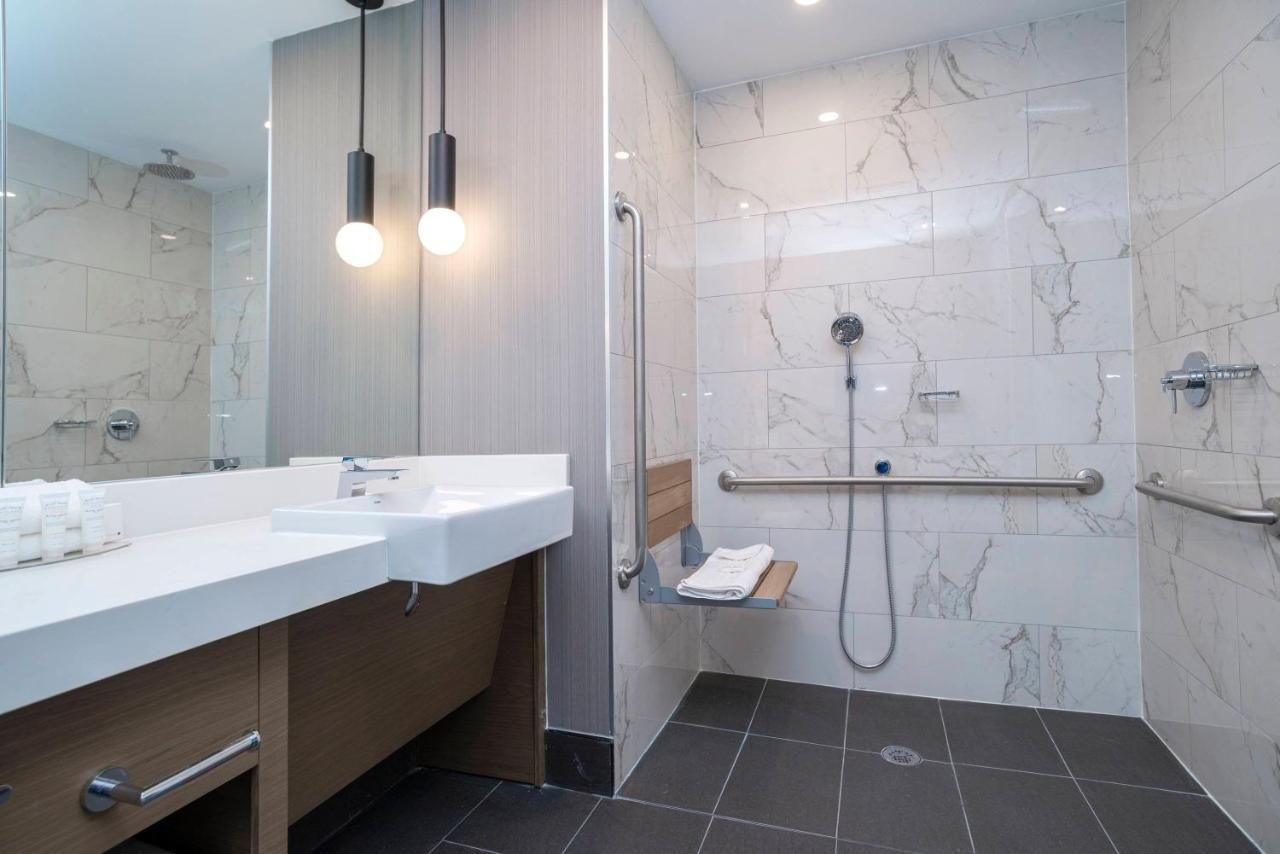 Sandman Signature Sherwood Park Hotel Екстер'єр фото