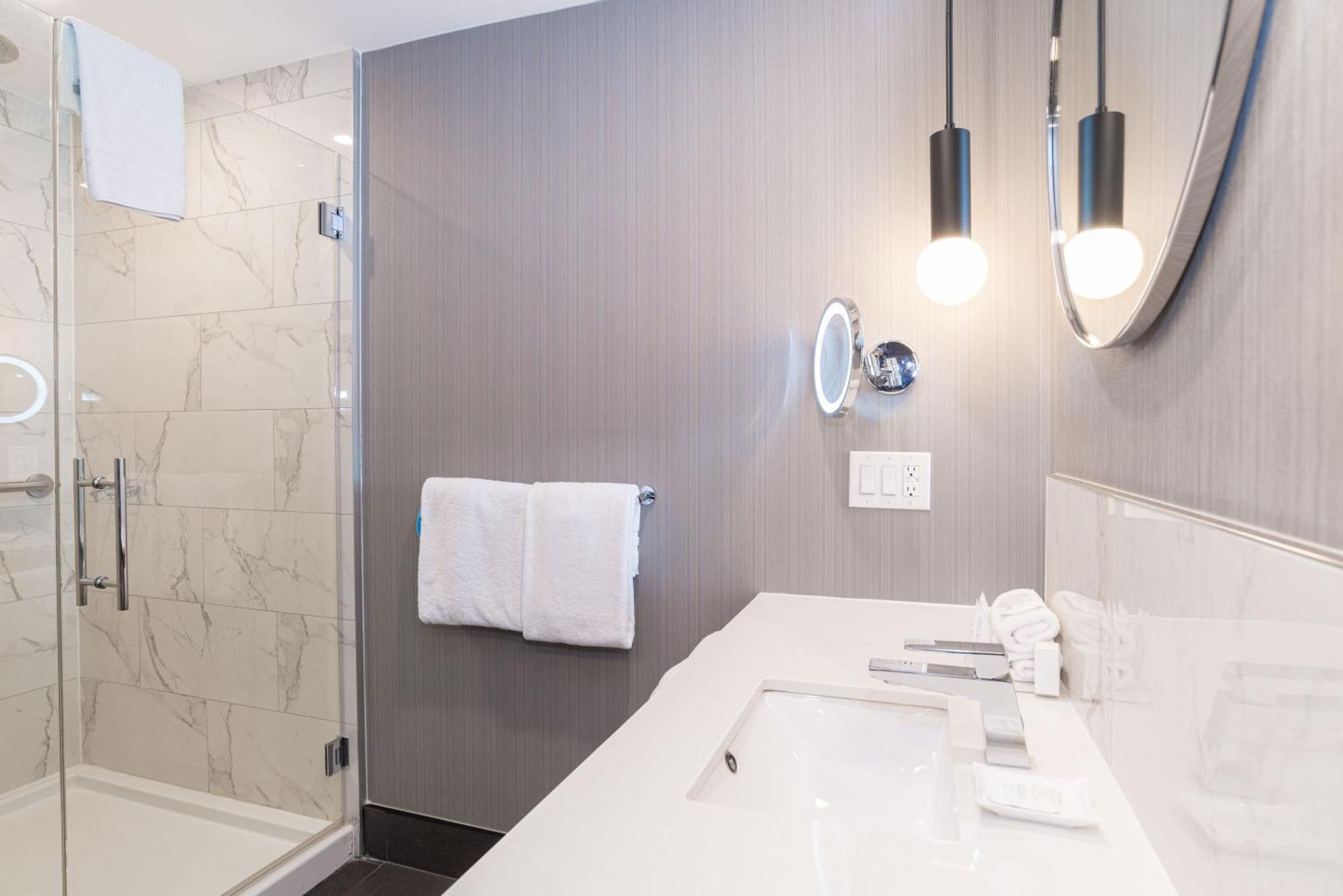 Sandman Signature Sherwood Park Hotel Екстер'єр фото