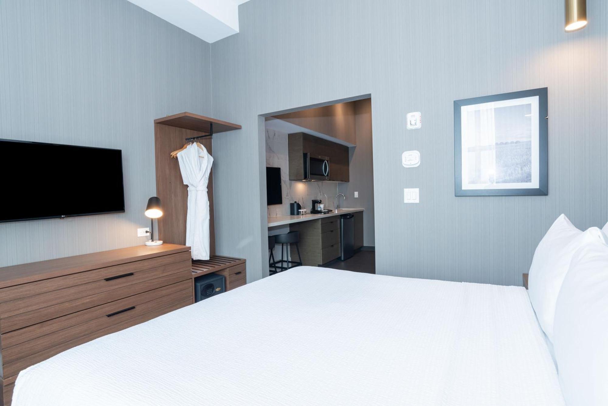 Sandman Signature Sherwood Park Hotel Екстер'єр фото