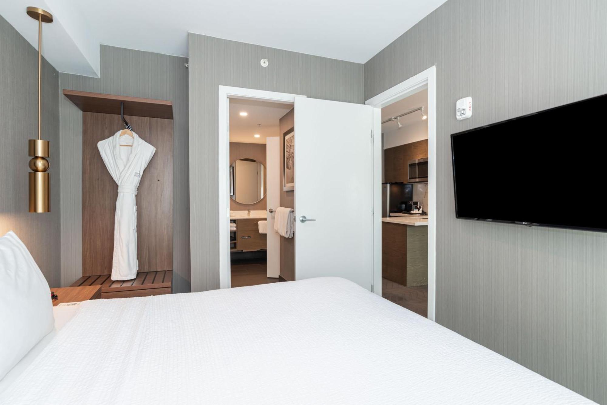 Sandman Signature Sherwood Park Hotel Екстер'єр фото