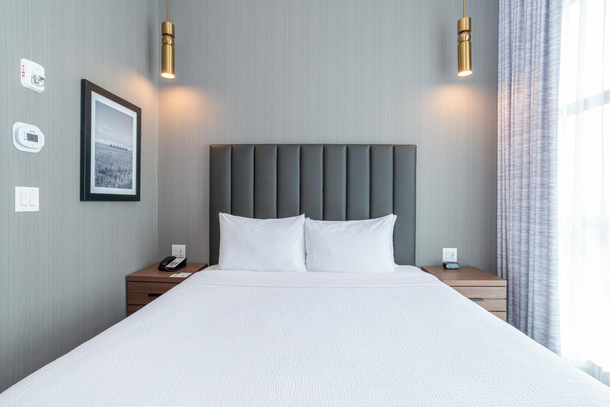 Sandman Signature Sherwood Park Hotel Екстер'єр фото