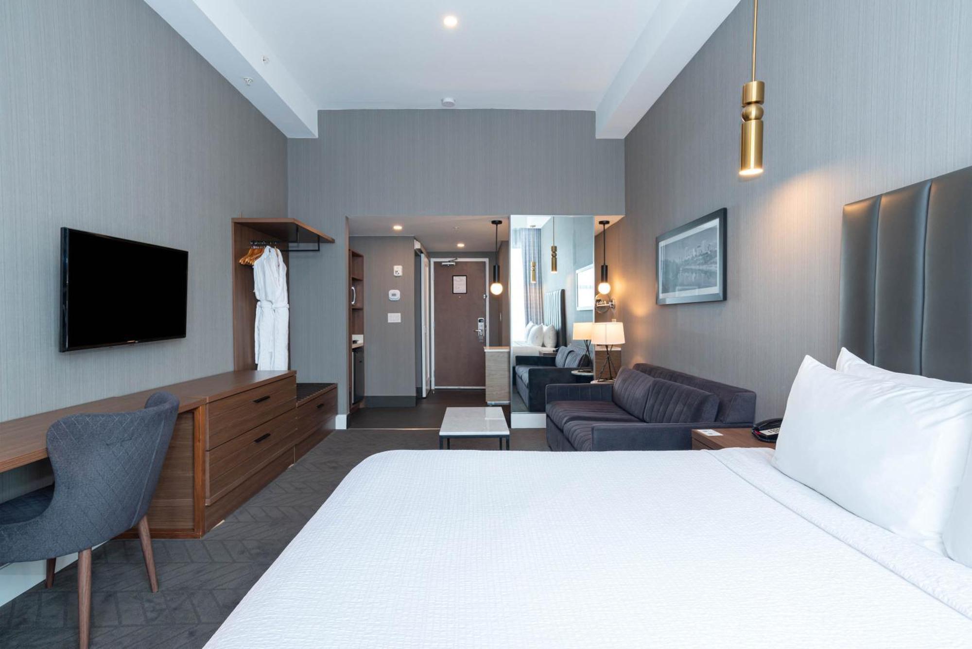 Sandman Signature Sherwood Park Hotel Екстер'єр фото