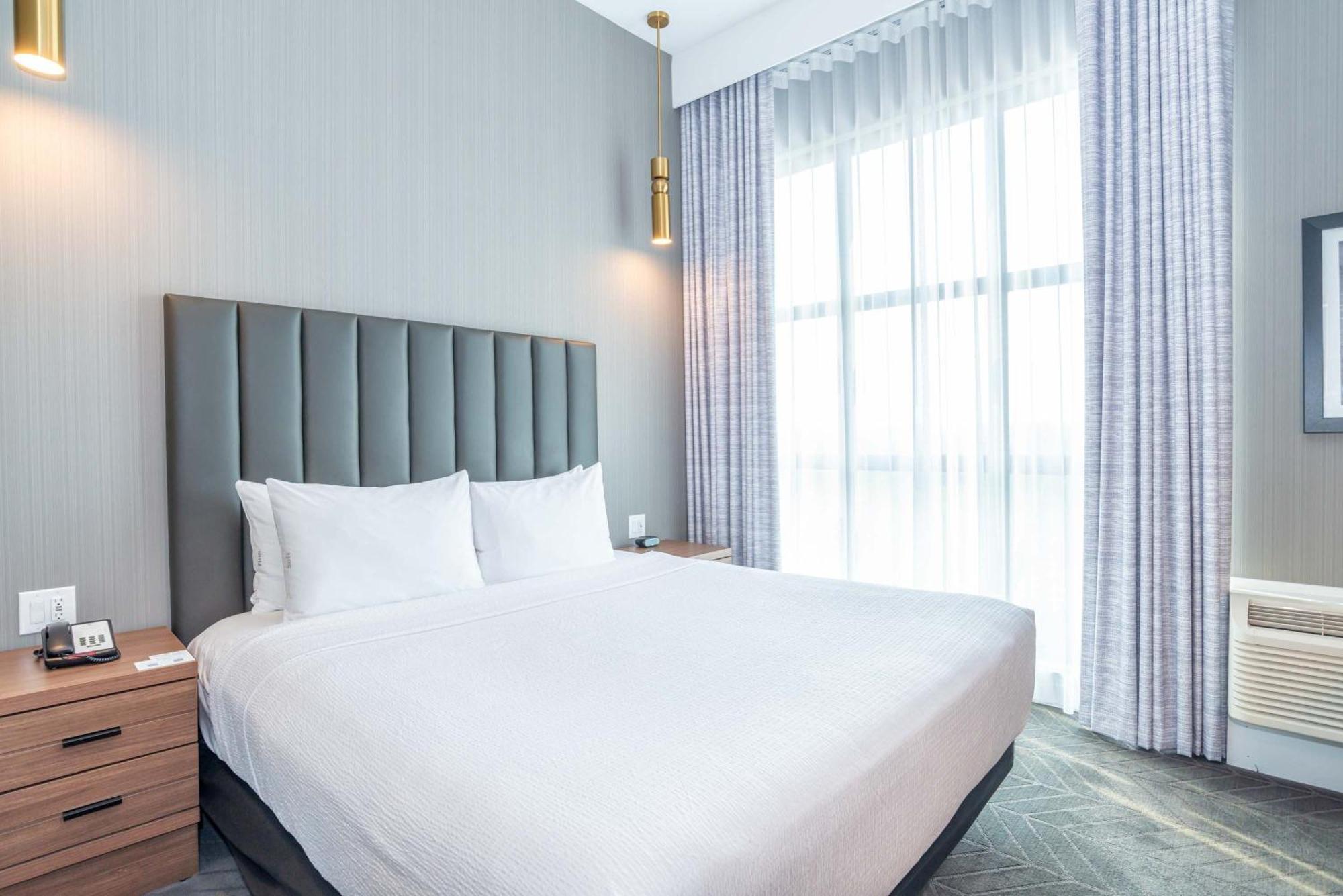 Sandman Signature Sherwood Park Hotel Екстер'єр фото