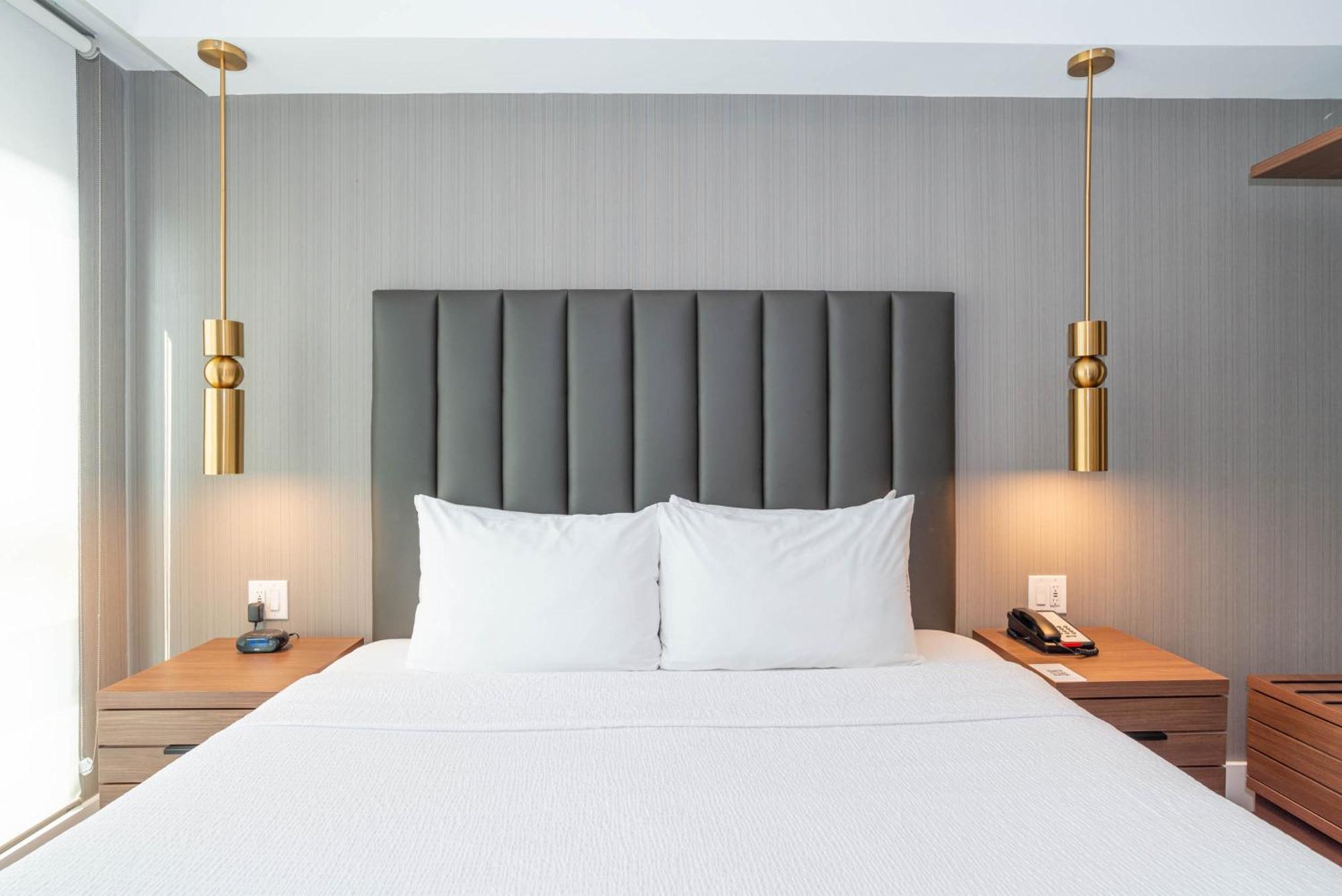 Sandman Signature Sherwood Park Hotel Екстер'єр фото