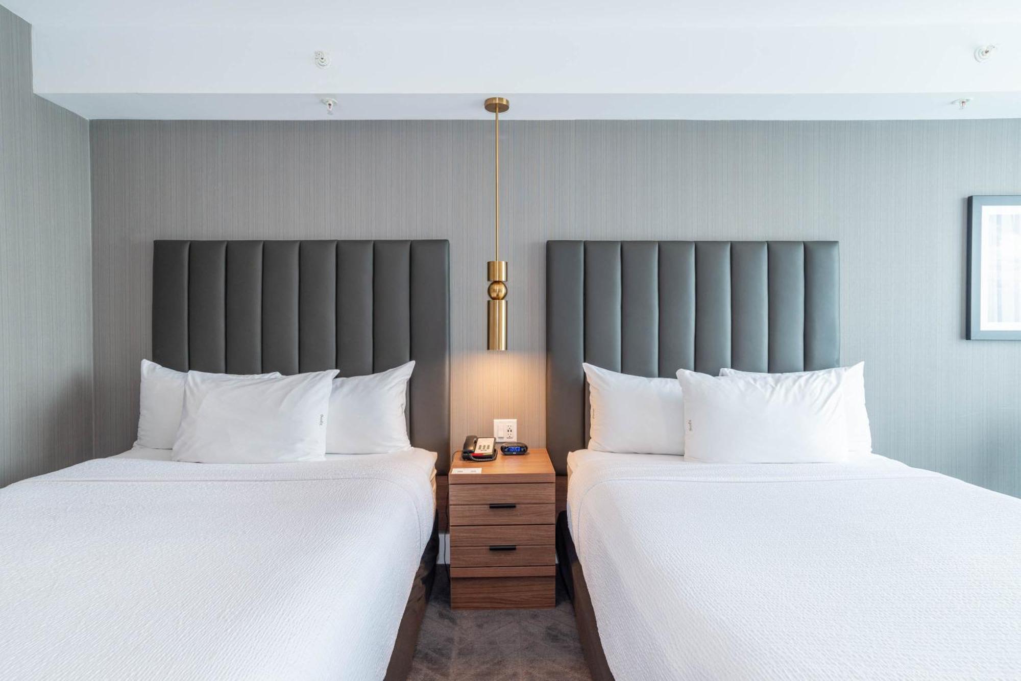 Sandman Signature Sherwood Park Hotel Екстер'єр фото