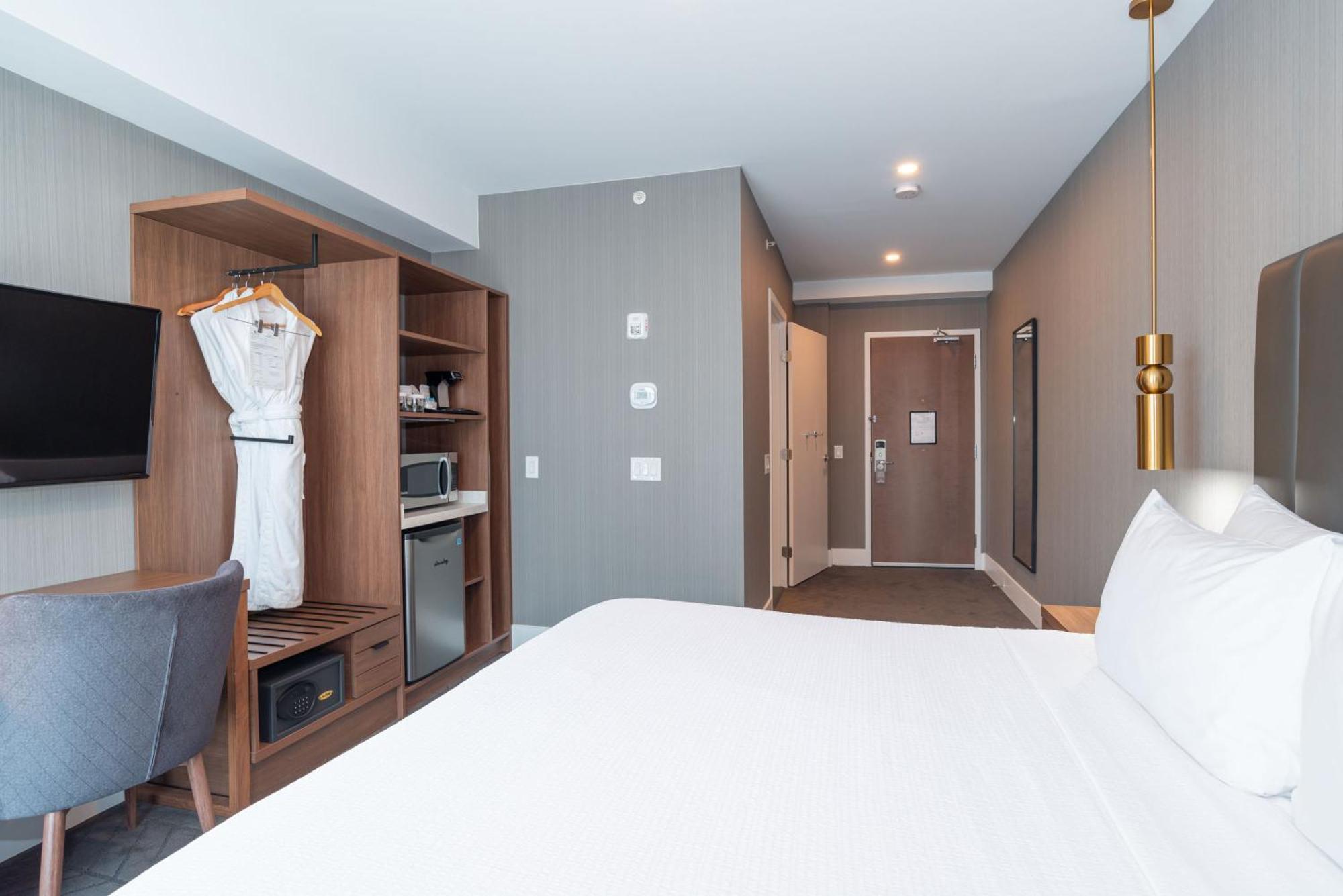 Sandman Signature Sherwood Park Hotel Екстер'єр фото