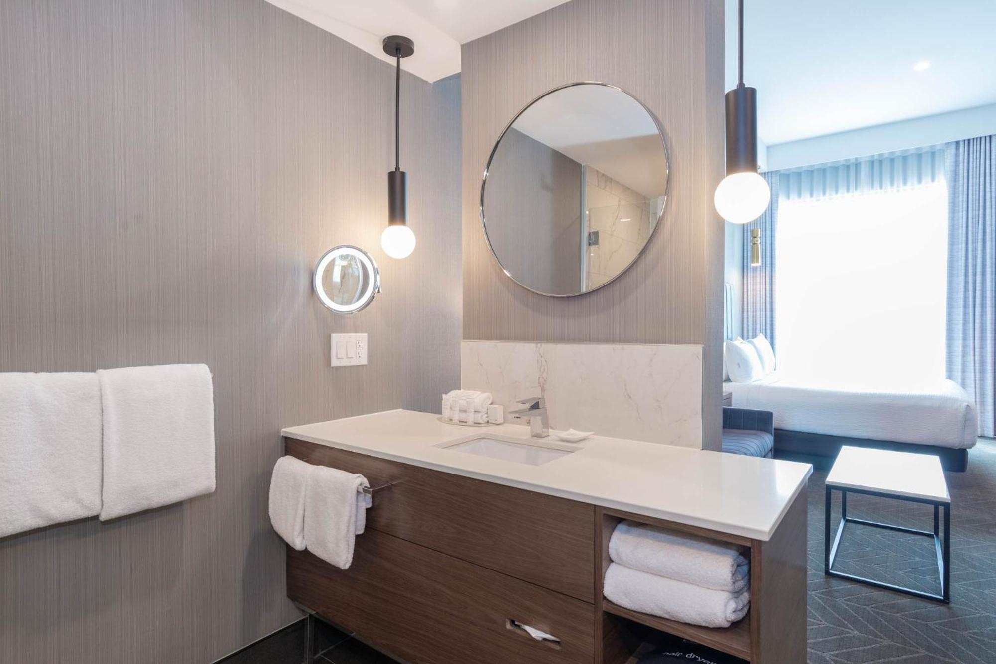 Sandman Signature Sherwood Park Hotel Екстер'єр фото