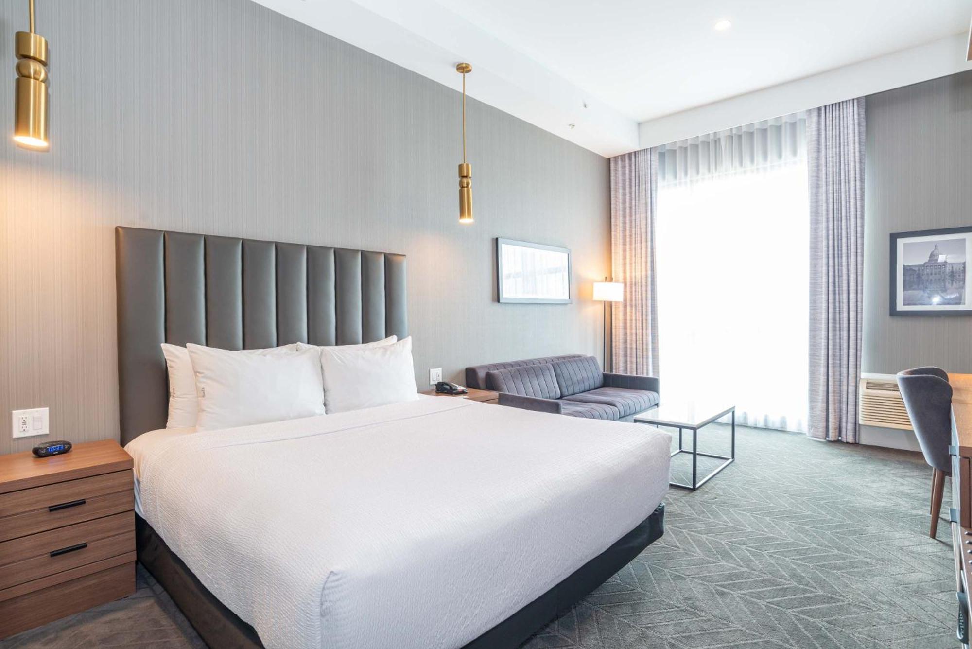 Sandman Signature Sherwood Park Hotel Екстер'єр фото