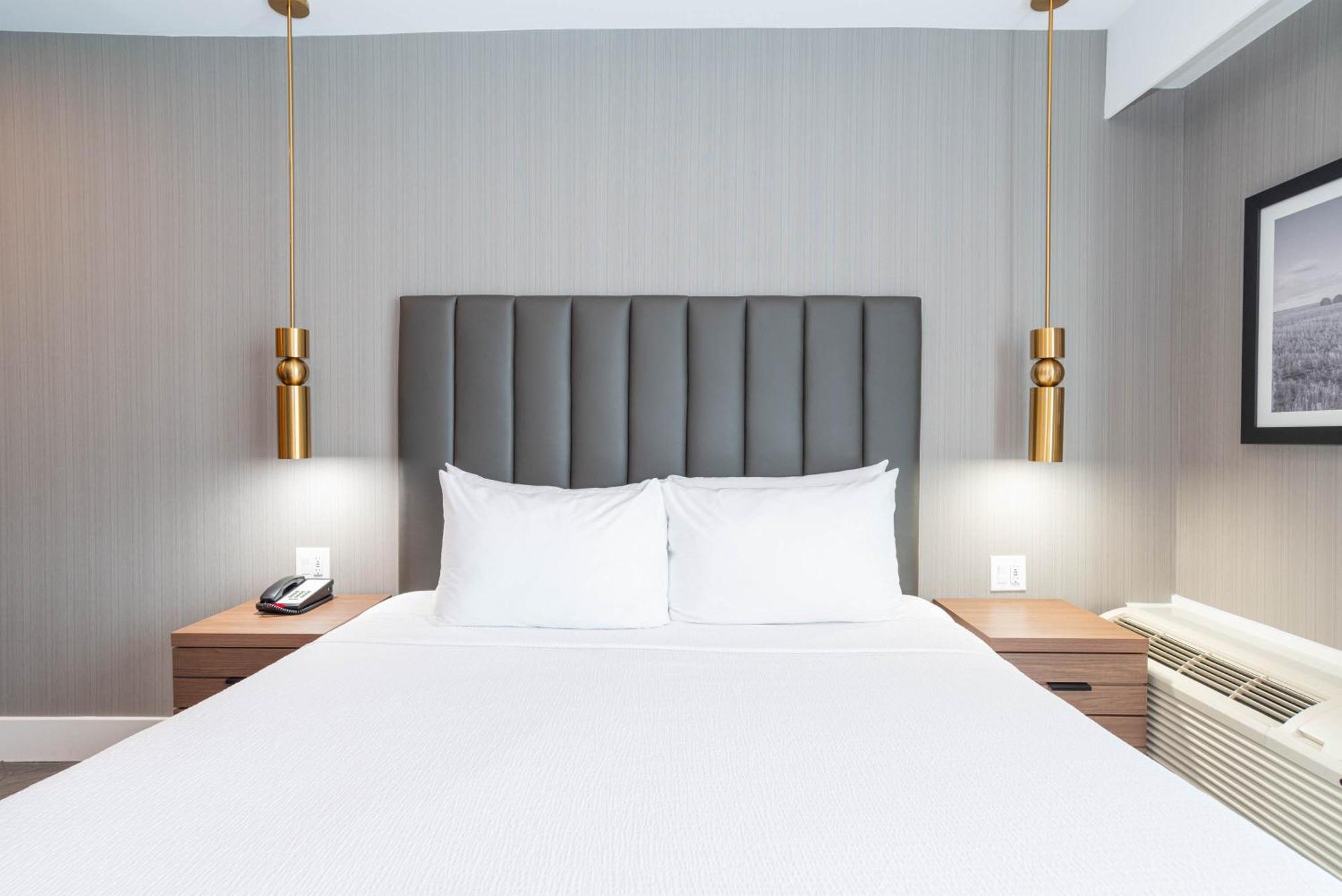 Sandman Signature Sherwood Park Hotel Екстер'єр фото