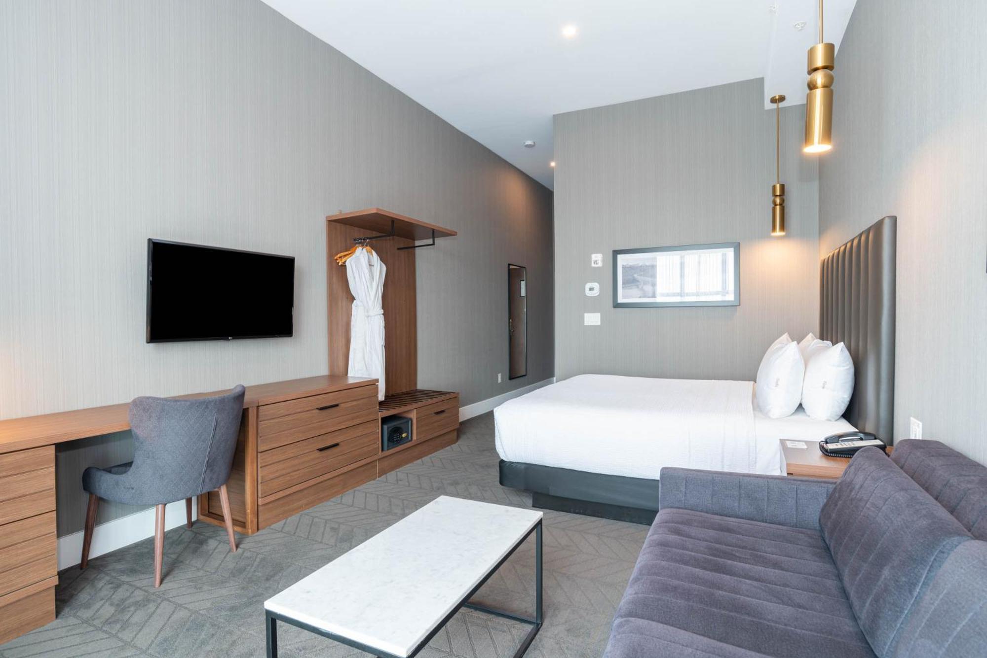 Sandman Signature Sherwood Park Hotel Екстер'єр фото