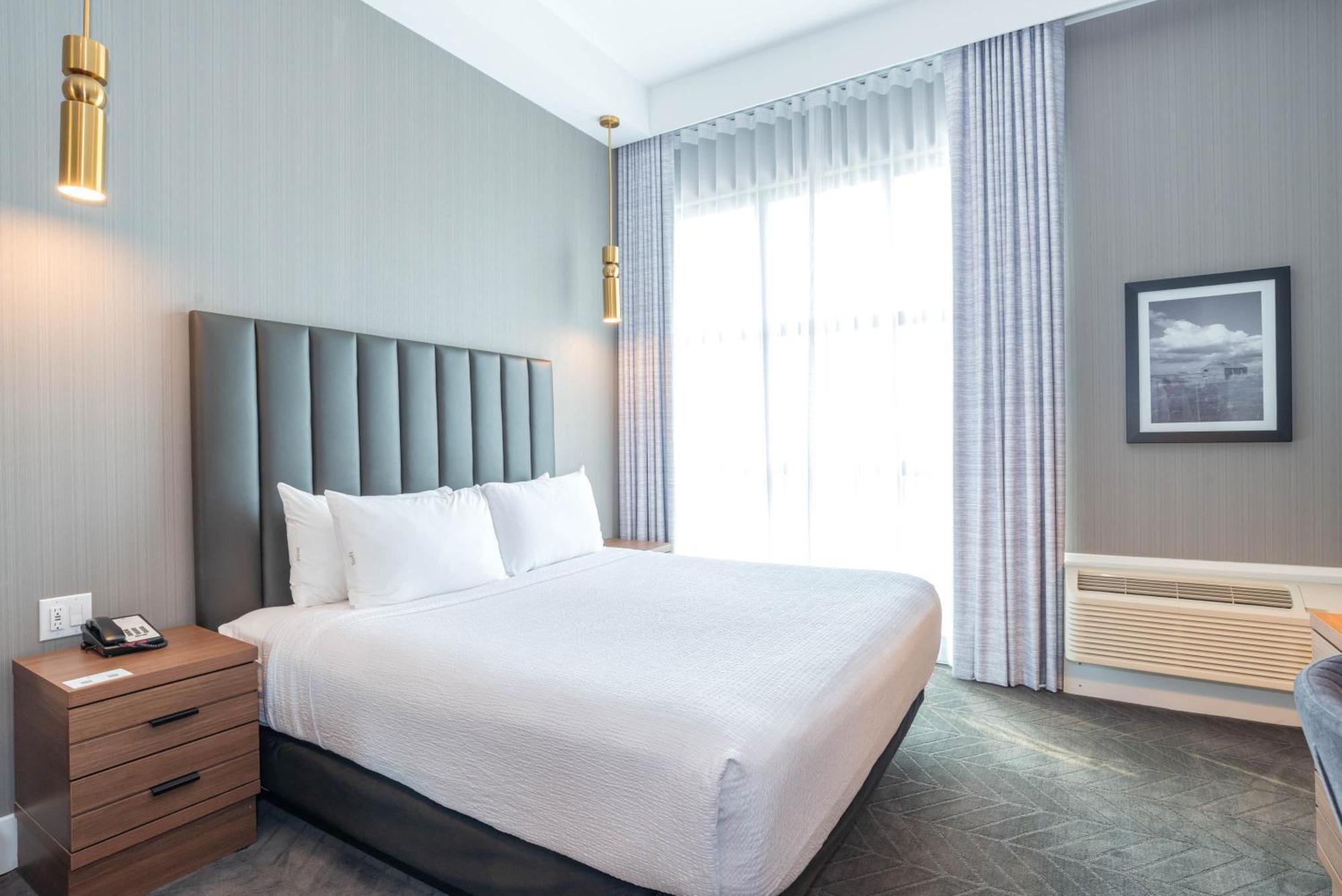 Sandman Signature Sherwood Park Hotel Екстер'єр фото