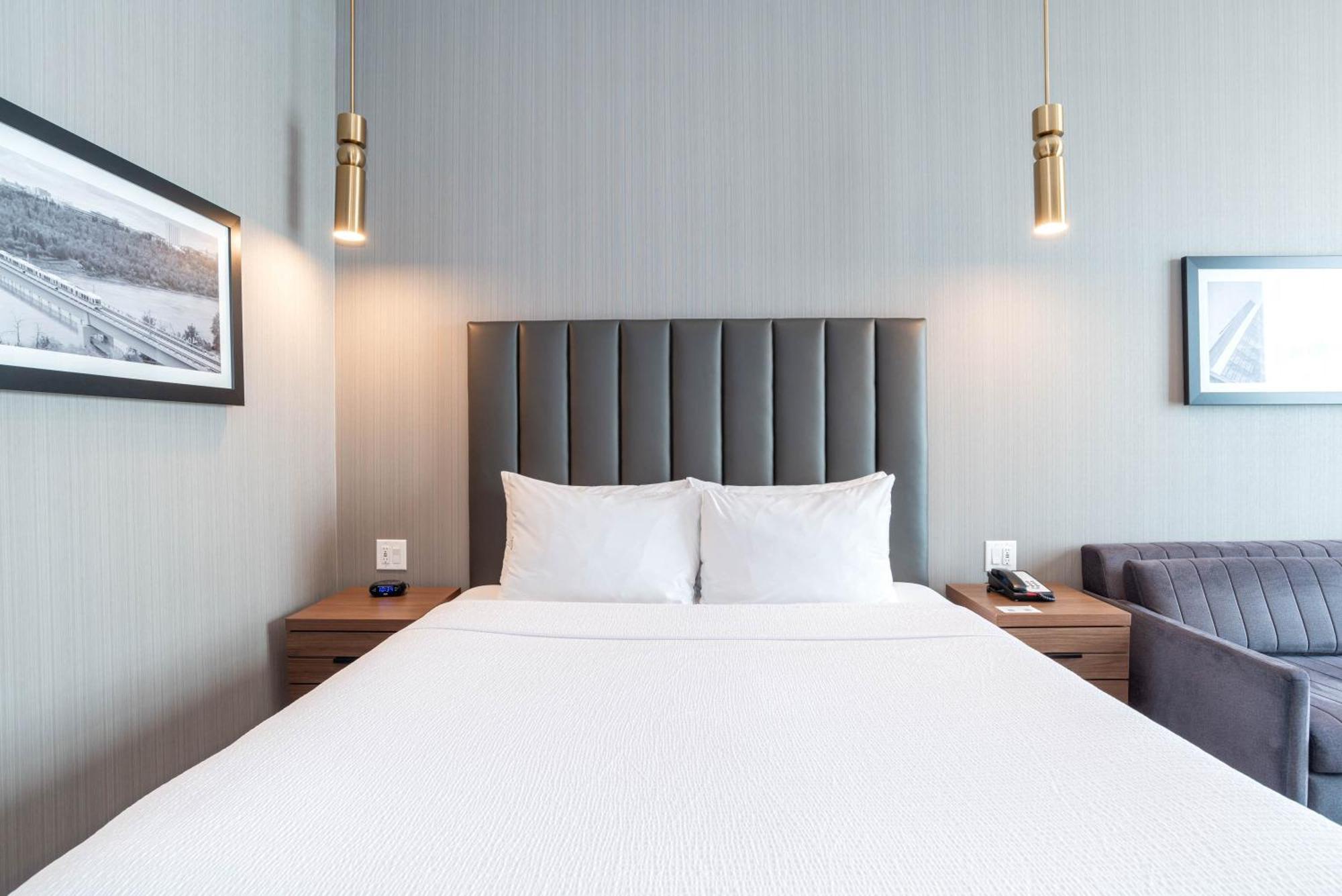 Sandman Signature Sherwood Park Hotel Екстер'єр фото