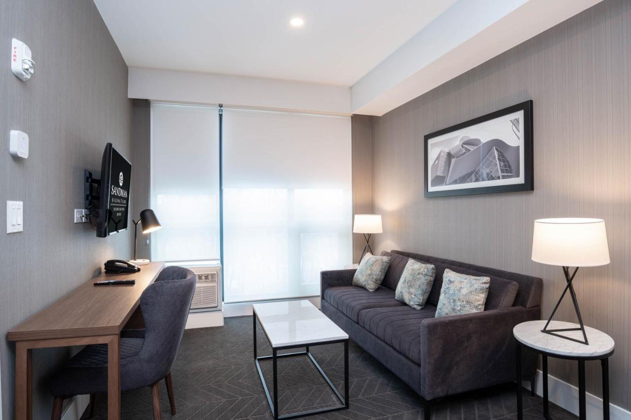 Sandman Signature Sherwood Park Hotel Екстер'єр фото