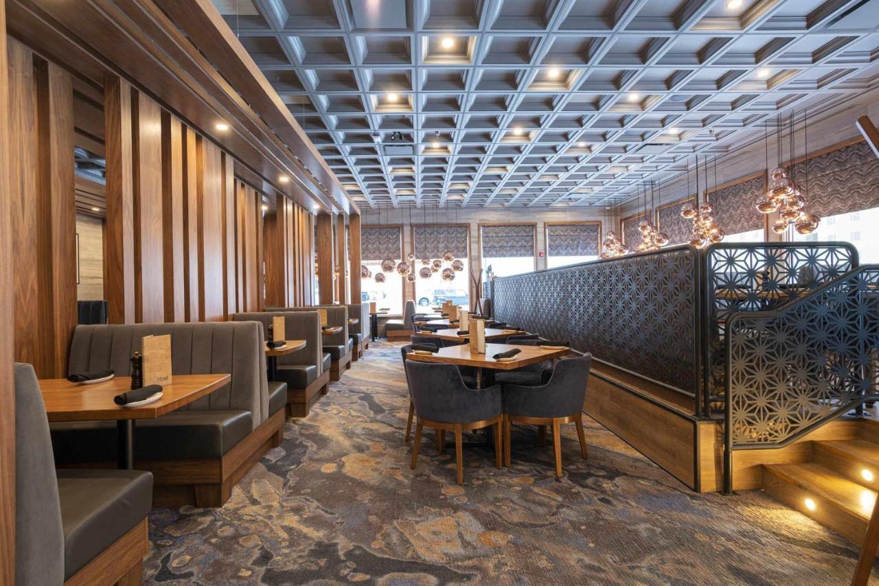 Sandman Signature Sherwood Park Hotel Екстер'єр фото